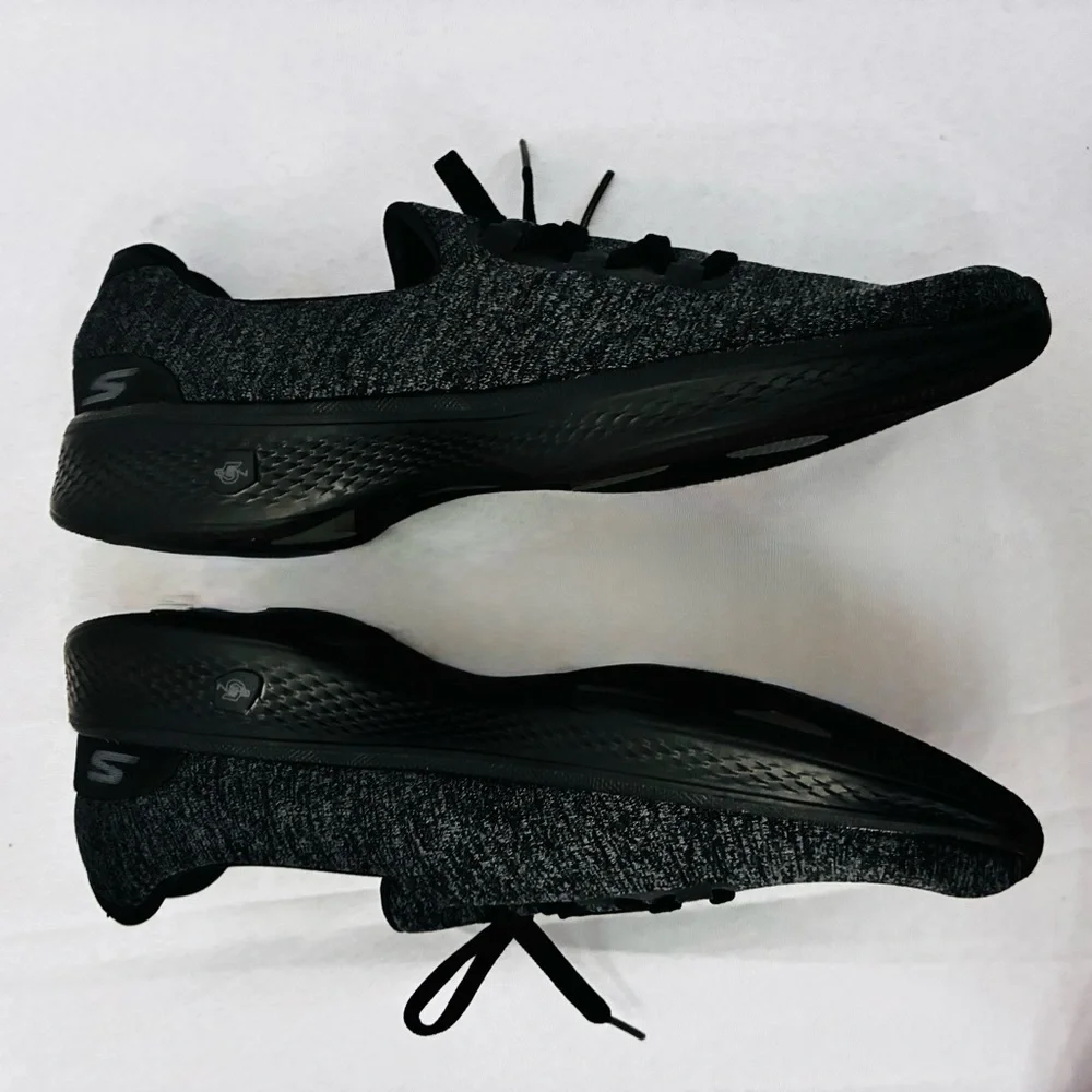 Skechers Performance Women's Goga Max  Go Walk 4 All Day Comfort Sneakers Sz 7.5